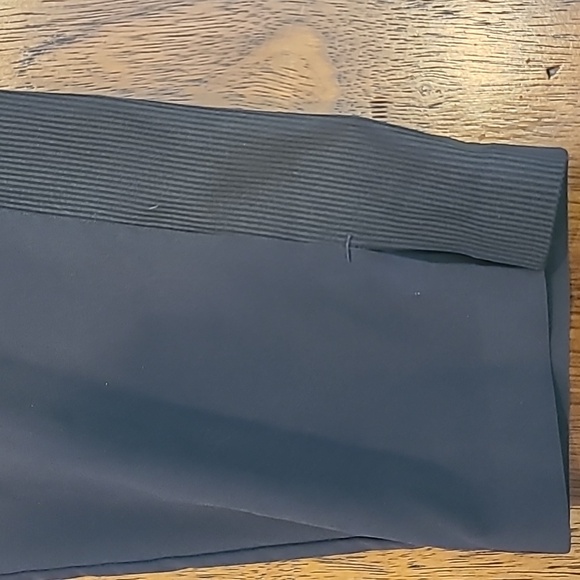 Athleta cropped Pants size 4.  Excellent Condition - Picture 2 of 10